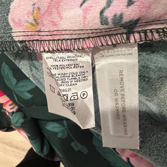 🔥SOLD🔥Ann Taylor | PETITE FLORAL
LANTERN SLEEVE SHIFT DRESS - Picture 11 of 11